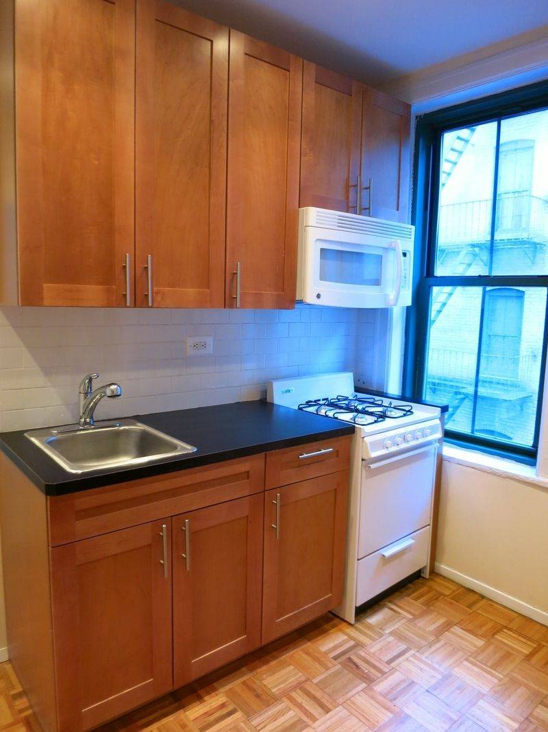 UES one bedroom that can be also be used as a share with two separate bedrooms.
