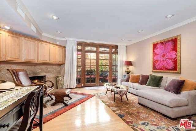 Spacious town home in a prime Santa Monica location between Montana Avenue and Wilshire Blvd