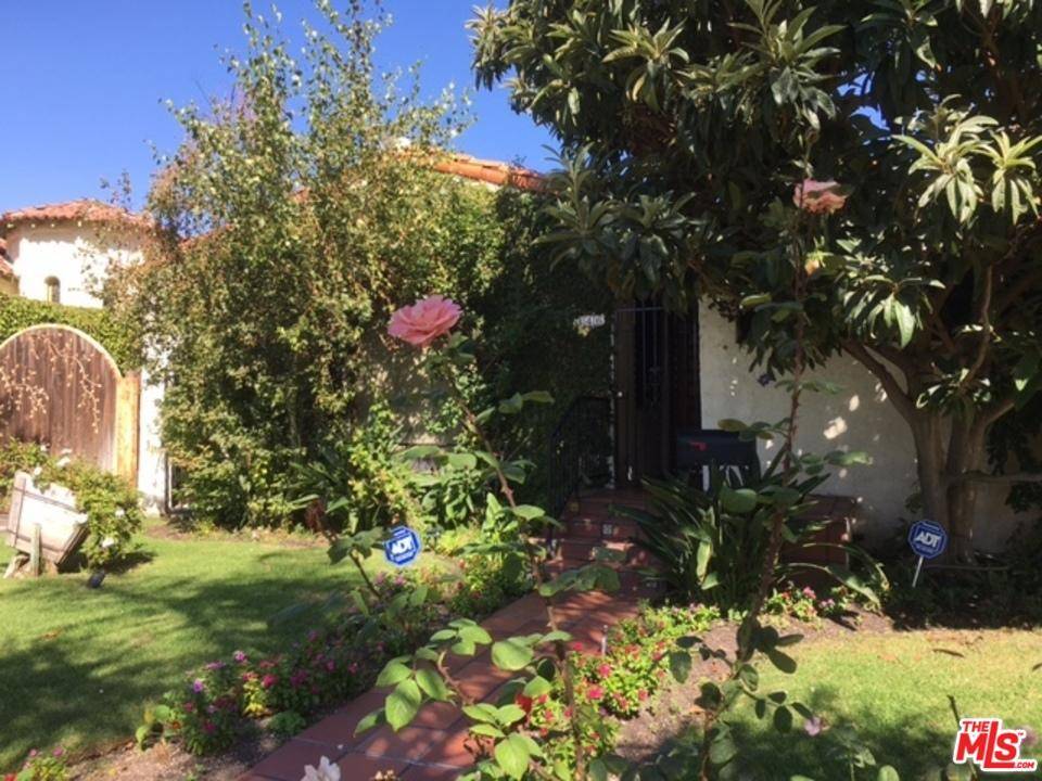 This classic Spanish features 3 bedrooms - 1 BR Single Family Los Angeles