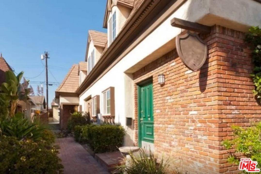 READY FOR IMMEDIATE MOVE IN - 2 BR Townhouse Playa Del Rey Los Angeles