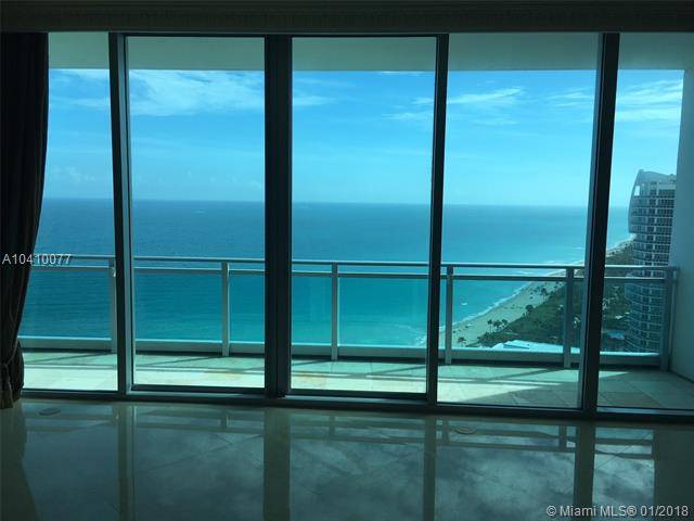 This 2 Bed + Large Den/bedroom & 3 Full bathrooms unit has stunning unobstructed views over the ocean and downtown Miami