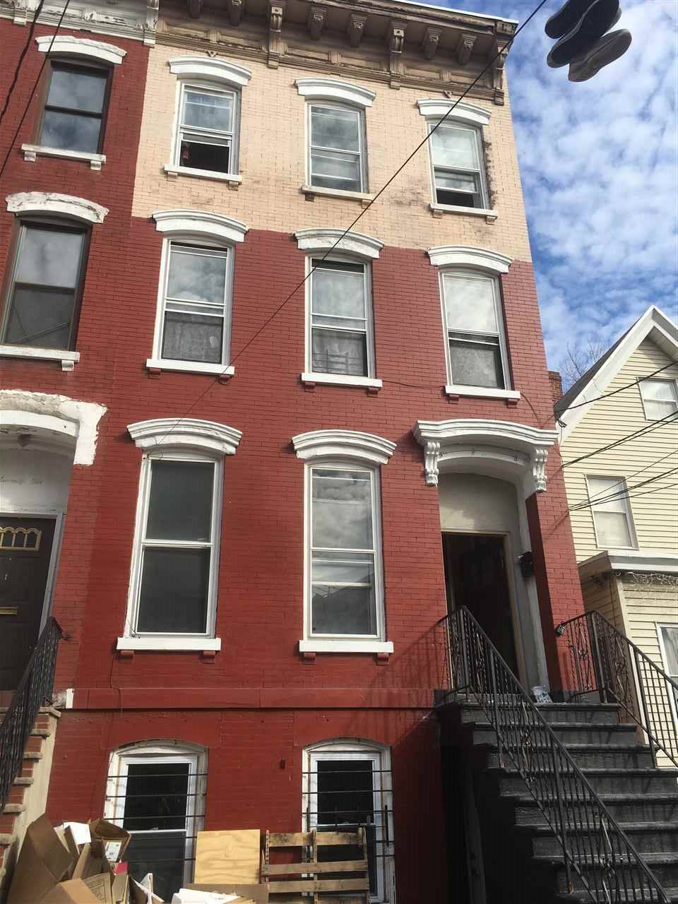 3 Bed / 1 Bath Apartment in McGinnley Square Available ASAP