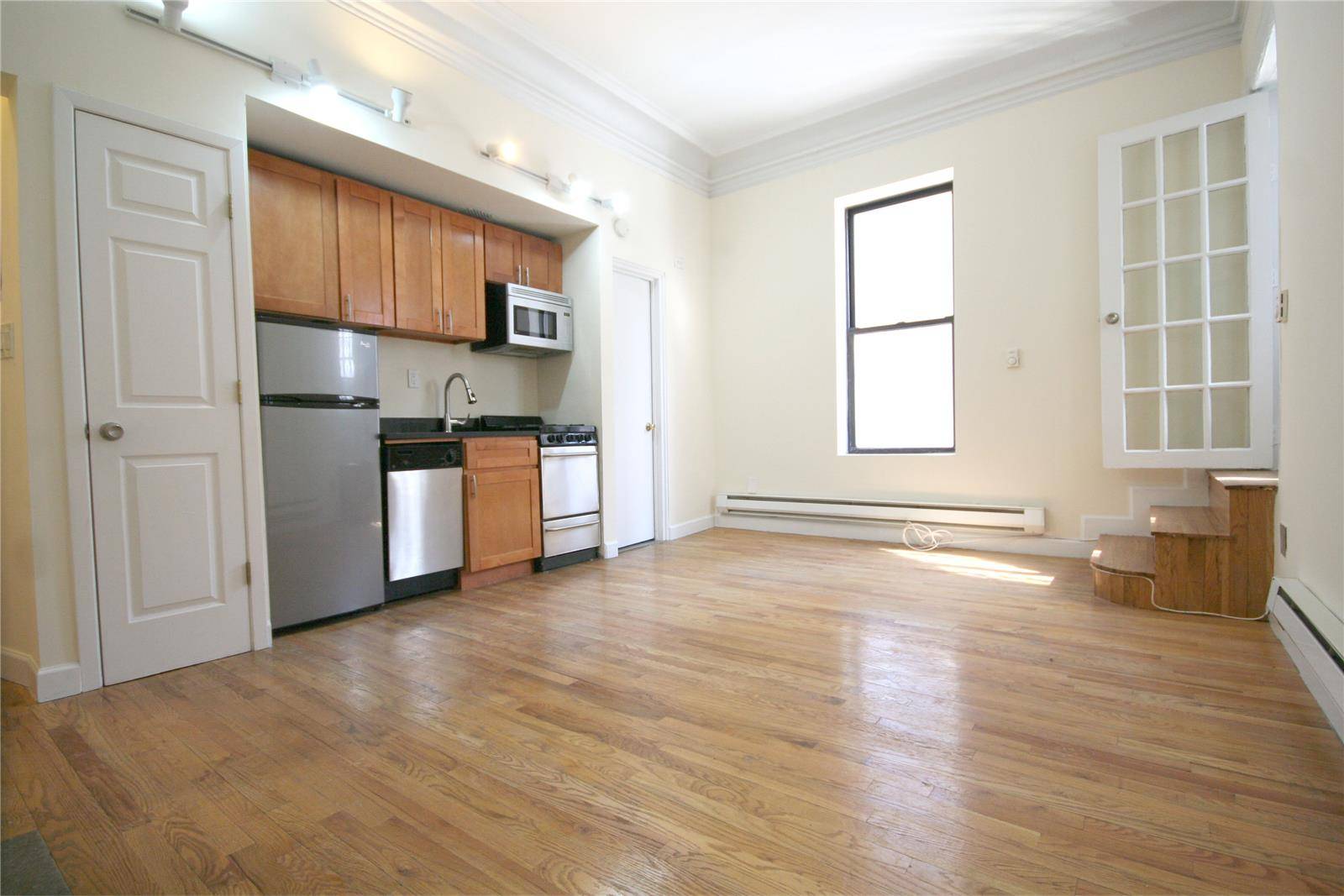 Murray Hill Large Studio w/ Extra Room