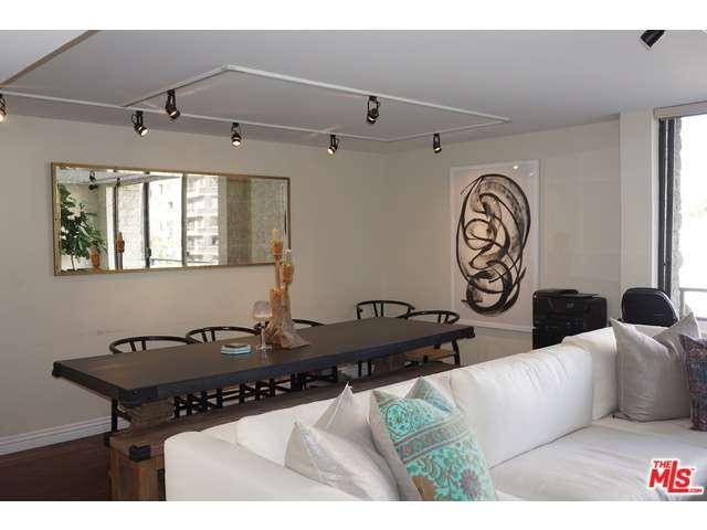 Beautifully updated 2 bed - 1 BR Condo Los Angeles