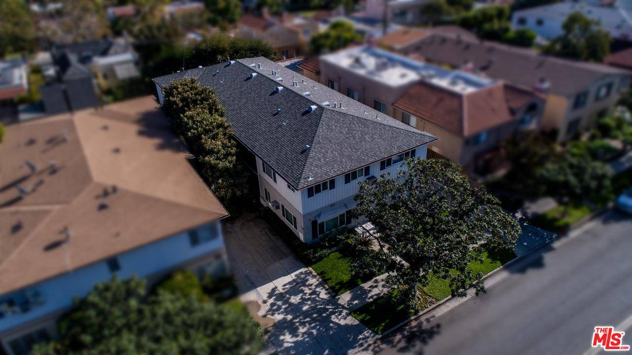 We are pleased to present for sale a seven unit multifamily investment for sale at 320 South Doheny Drive in prime Beverly Hills