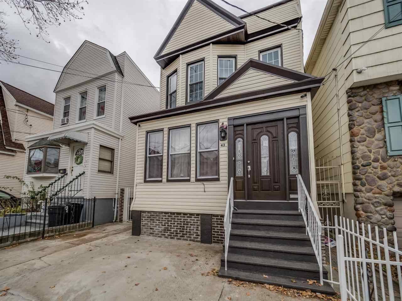 Conveniently located near Lincoln park - 3 BR New Jersey