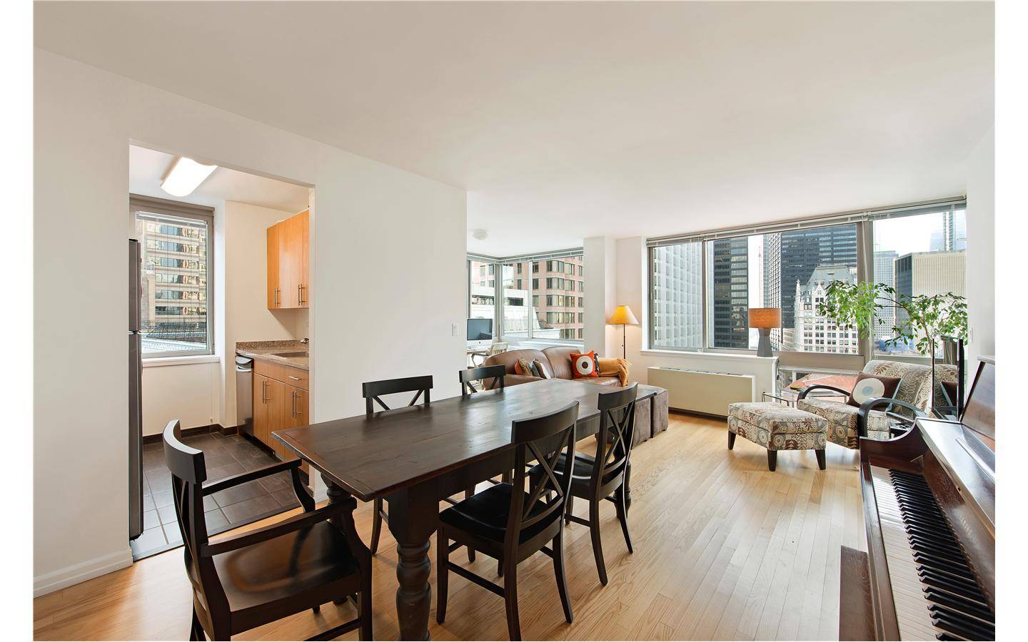 NO FEE!! GORGEOUS 3 BEDROOMS!! POOL, FITNESS CENTER, ROOF DECK!! FINANCIAL DISTRICT!!