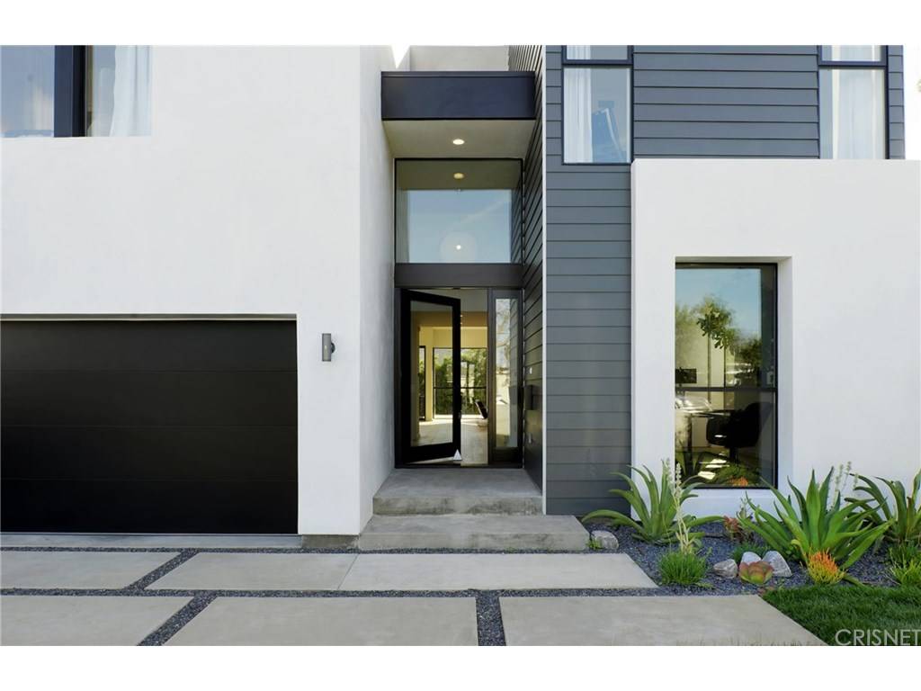 This Newly Constructed jewel is paving the way in the Del Rey Area of Mar Vista come see for yourself and welcome home