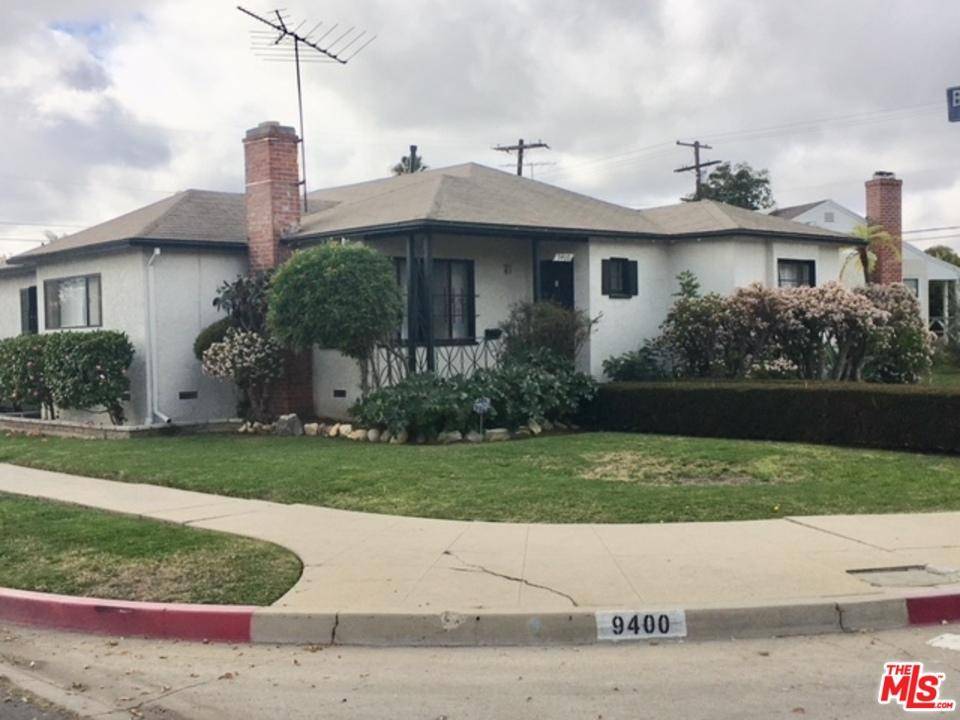 Charming traditional family home located in the trendy Beverlywood Adjacent neighborhood