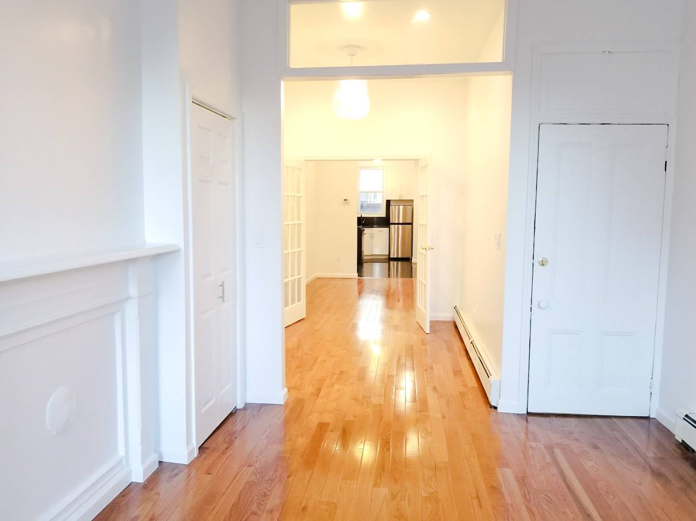 Spread Out and Live Luxuriously in a Big Beautiful 4 Room RR in Greenpoint!