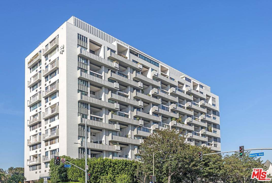 An exceptionally light - 2 BR Condo Westwood Los Angeles