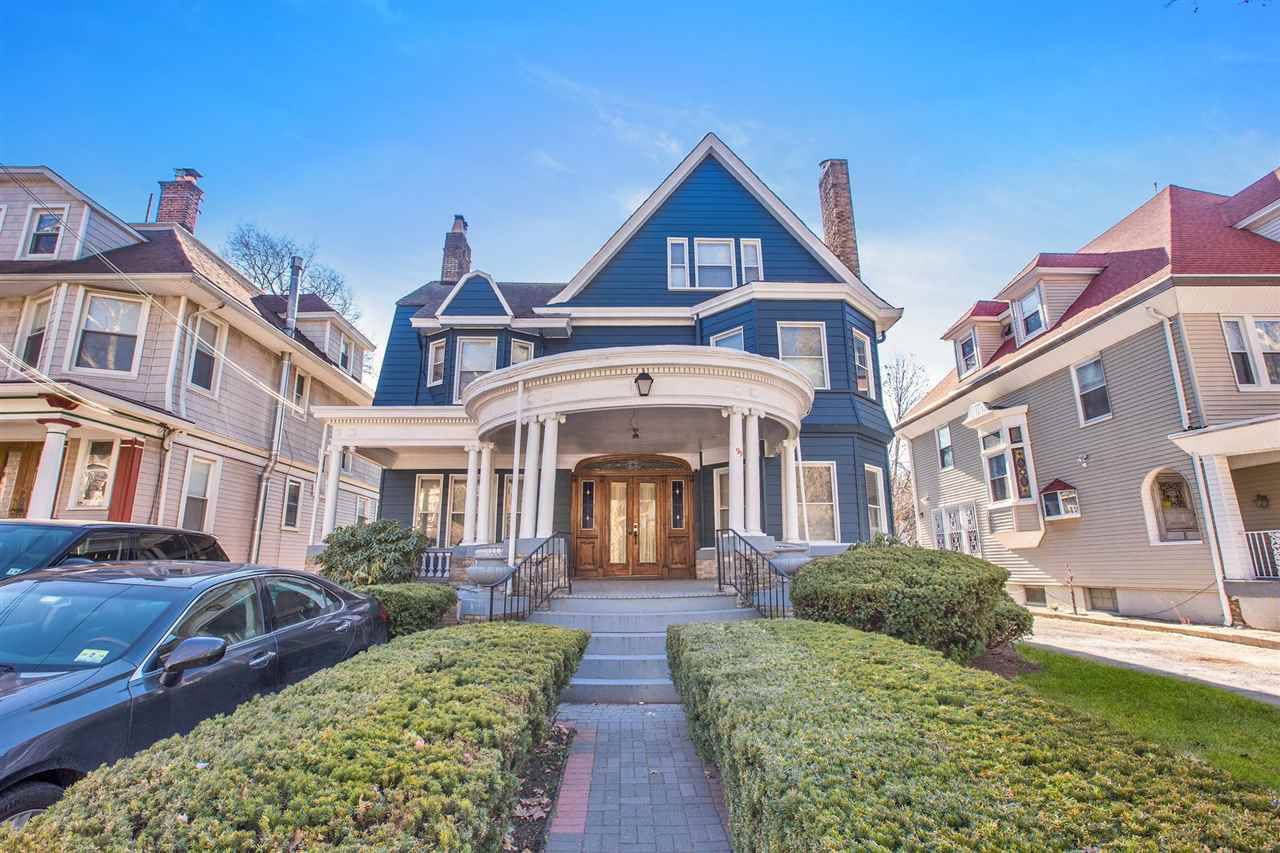 Center Hall Victorian Mansion in historic Lincoln Park