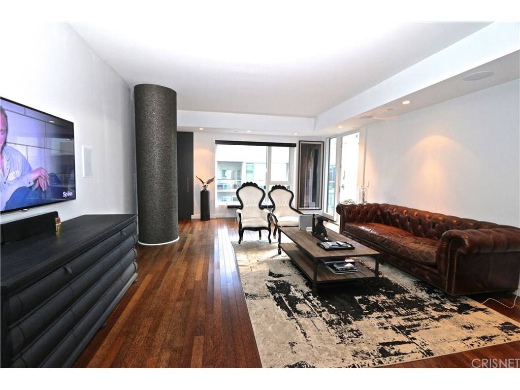 Live in style at the W Residences - 1 BR Condo Hollywood Hills East Los Angeles