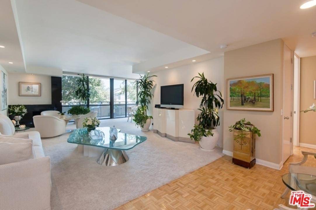 Beautiful two level - 2 BR Townhouse Beverly Hills Los Angeles