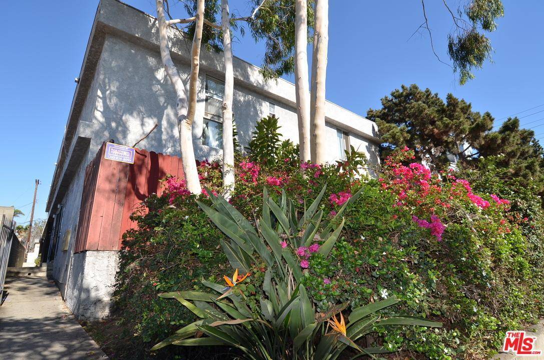 MODERN TOWNHOUSE STYLE APARTMENT IN SANTA MONICA - 2 BR Townhouse Santa Monica Los Angeles