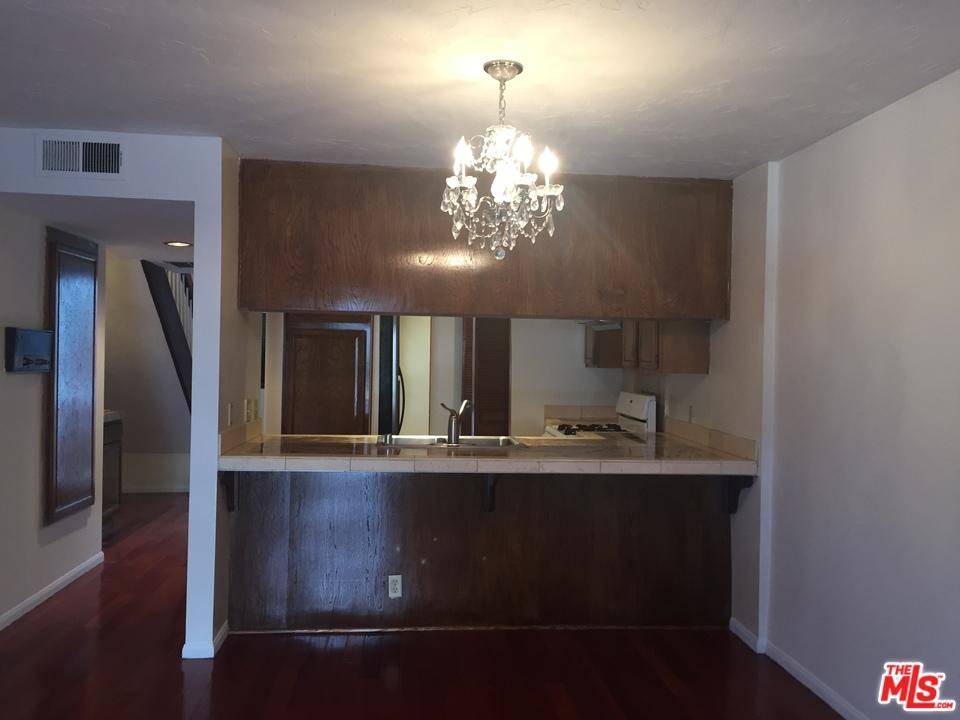 Beautiful - 1 BR Townhouse Los Angeles
