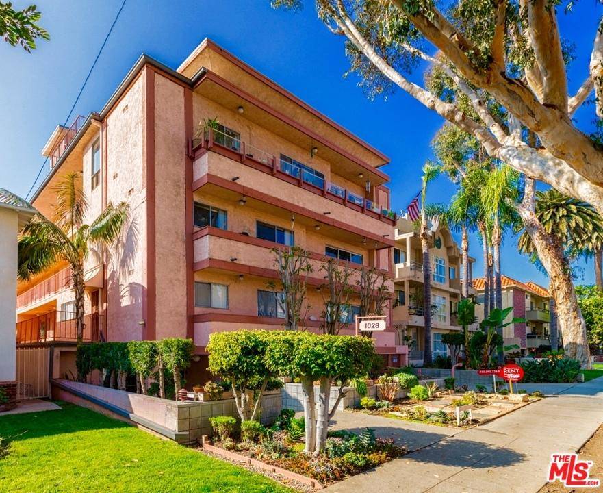 Lovely traditional 2bed 2bath single story apartment North of Wilshire in a well maintained secure access 11 unit building with gated parking