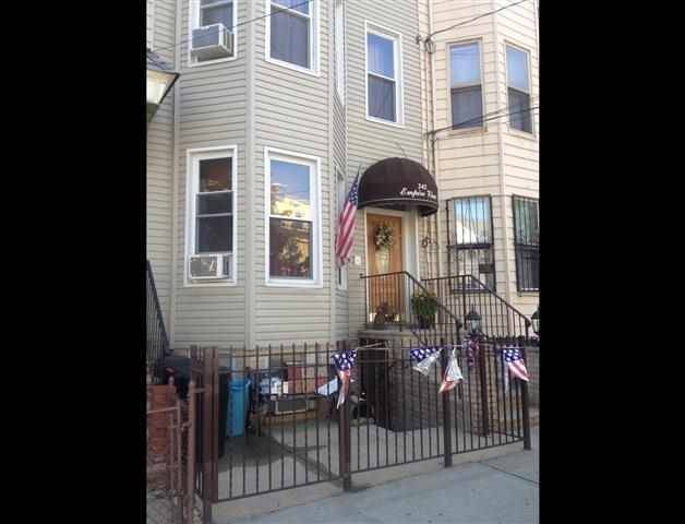Located in excellent location in Jersey Heights - 3 BR New Jersey