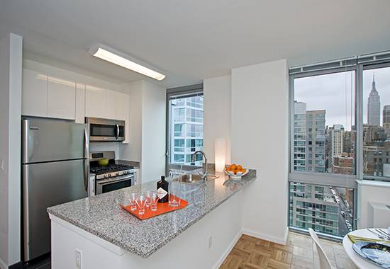 INCREDIBLE 1 BEDROOM! LUXURY HIGH-RISE, FITNESS CENTER, ROOF DECK W/ HUDSON RIVER VIEWS!! HELL’S KITCHEN!!