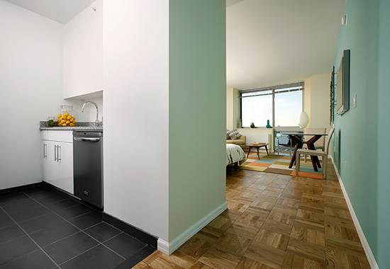 BEAUTIFUL NO FEE STUDIO IN LUXURY HIGH-RISE!! FITNESS CENTER!! ROOF DECK IN HUDSON YARDS!