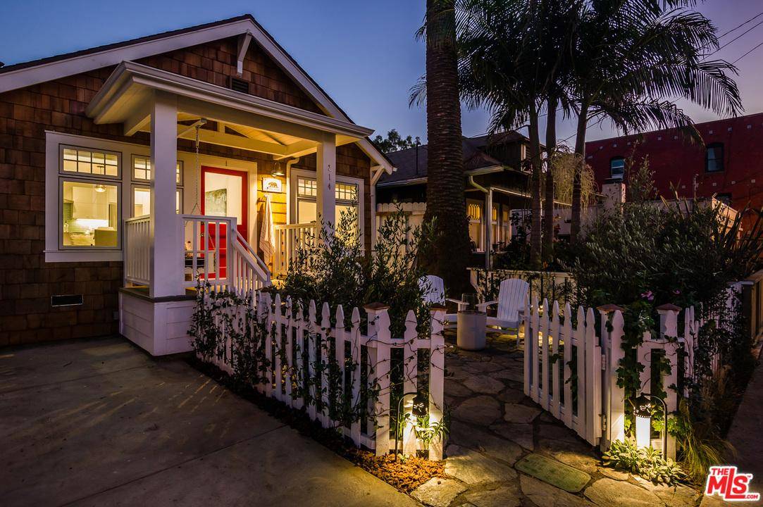 Pamper yourself with a quintessential Santa Monica indoor/outdoor beach cottage living experience