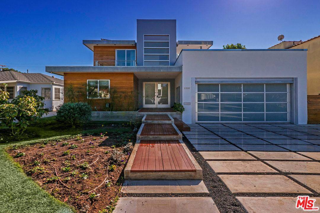 Amidst the tranquil section of Santa Monica is an architectural beacon of modern lines and artful design