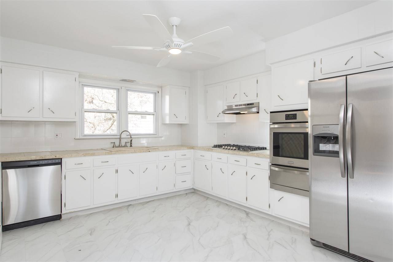Very Nice & Spacious & Clean Large 2 BRs on Shippen St