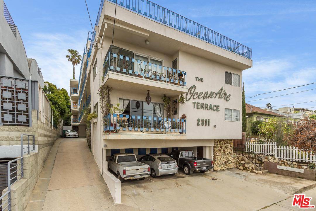 Rare opportunity to acquire an 11 unit apartment building in a fabulous Ocean Park location