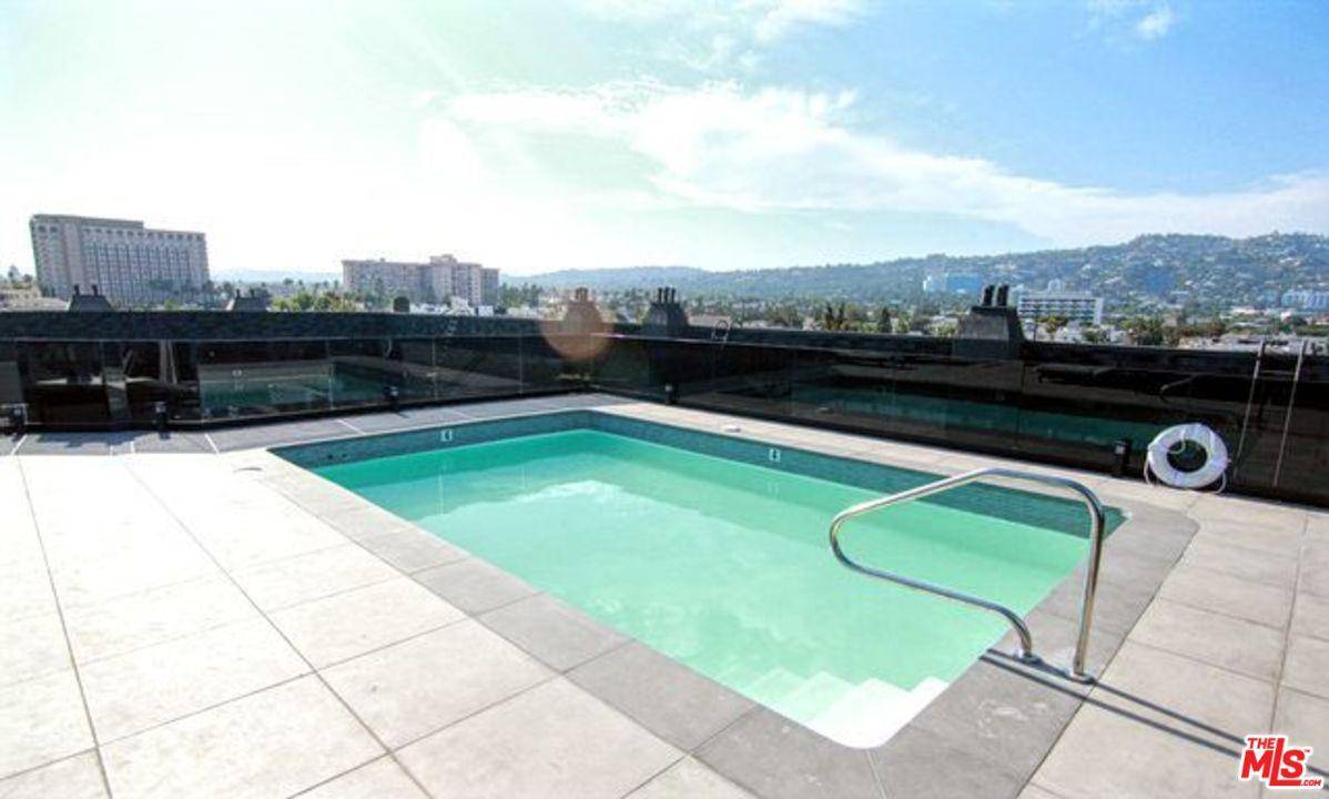 This 6 story apartment building is situated in a prime location with a rooftop pool boasting 360 degree views that are second to none