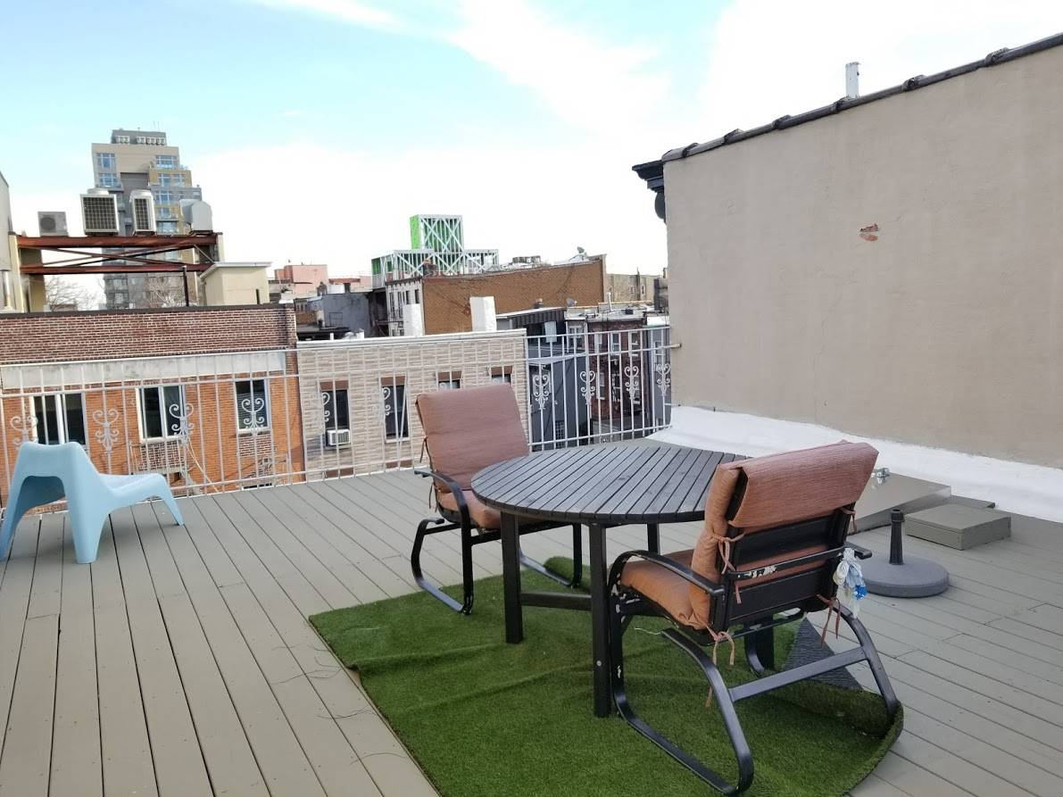 Full floor, 1BED/1BATH Apartment With A Massive Roofdeck. **Prime Northside of Williamsburg!**