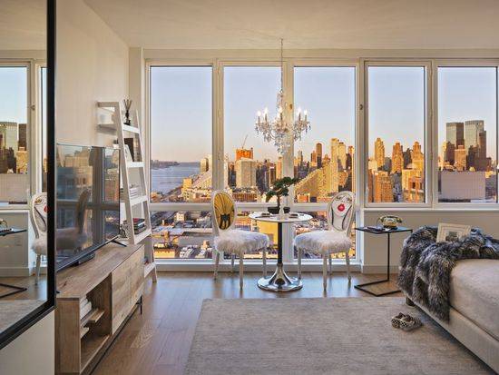 AMAZING GLASS TOWER ONE BEDROOM WITH DOORMAN AND VIEWS - $4,000
