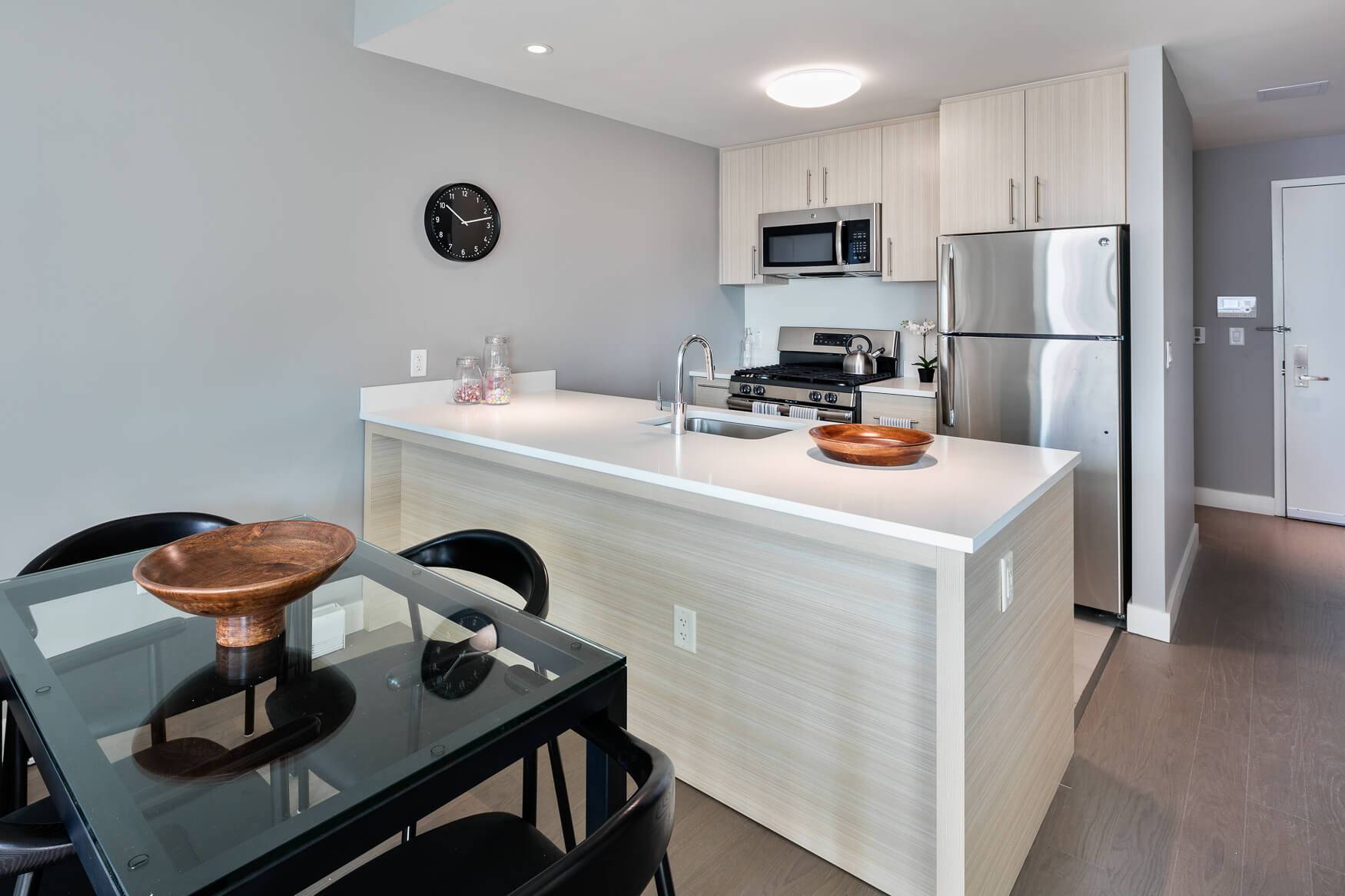 1 Month Free Rent!!!  Limited Time Offer!!!  Luxurious Long Island City 1 Bedroom Apartment with 1 Bath featuring a Rooftop Deck and Fitness Center