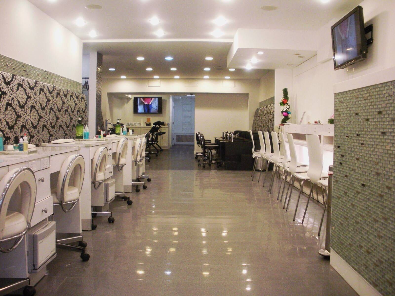 Business for sale! Busy nail salon in Midtown East near Grand Central