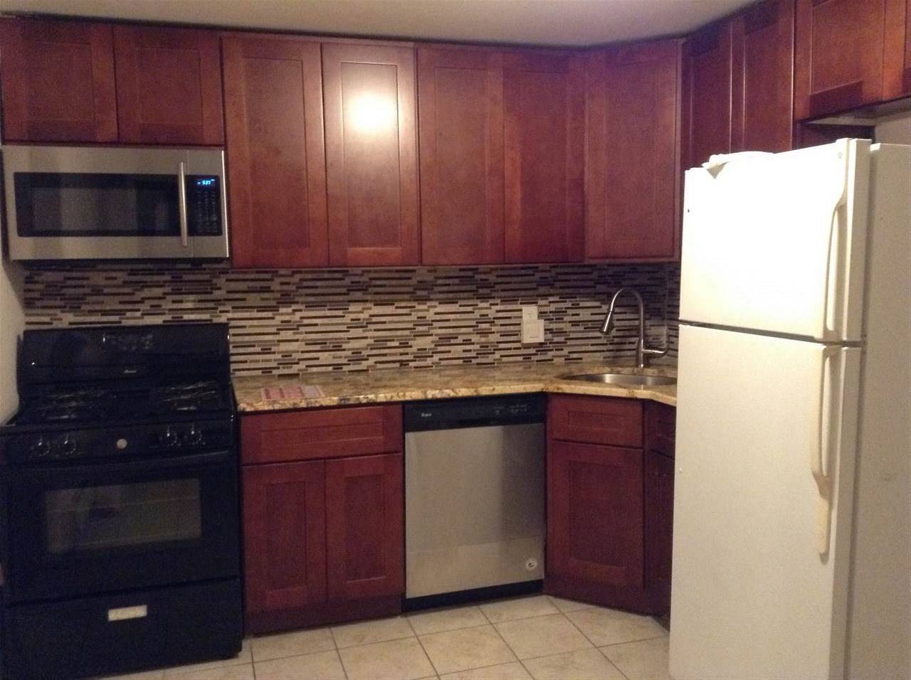 EXCELLENT LOCATION APARTMENT CLOSE TO THE PATH - 3 BR New Jersey