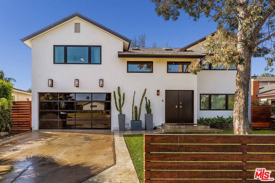 Welcome to this impeccably built modern home located in one of Mar Vista's most desirable neighborhoods on a beautiful
