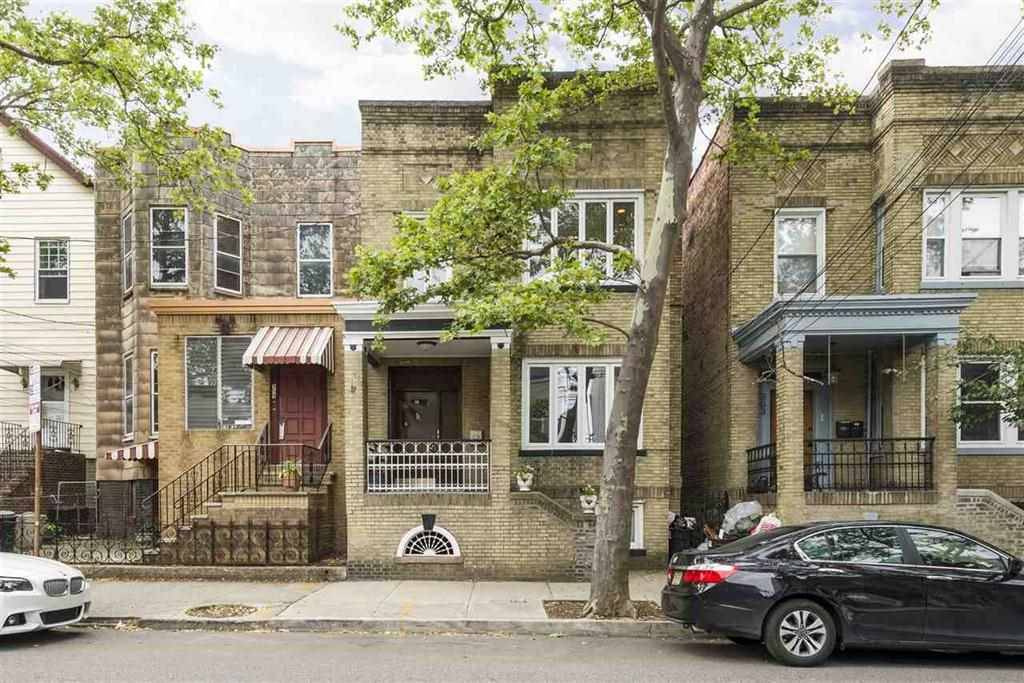 Fully furnished short-term rental on Ogden Ave in the Heights