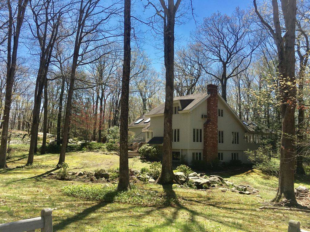 Country Retreat on 3 acre lot in Pound Ridge NY