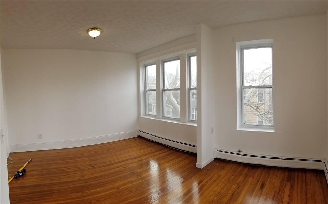 This spacious 1 bedroom apartment is less than 1/2 mile to the Journal Square PATH train and perfect for the commuter
