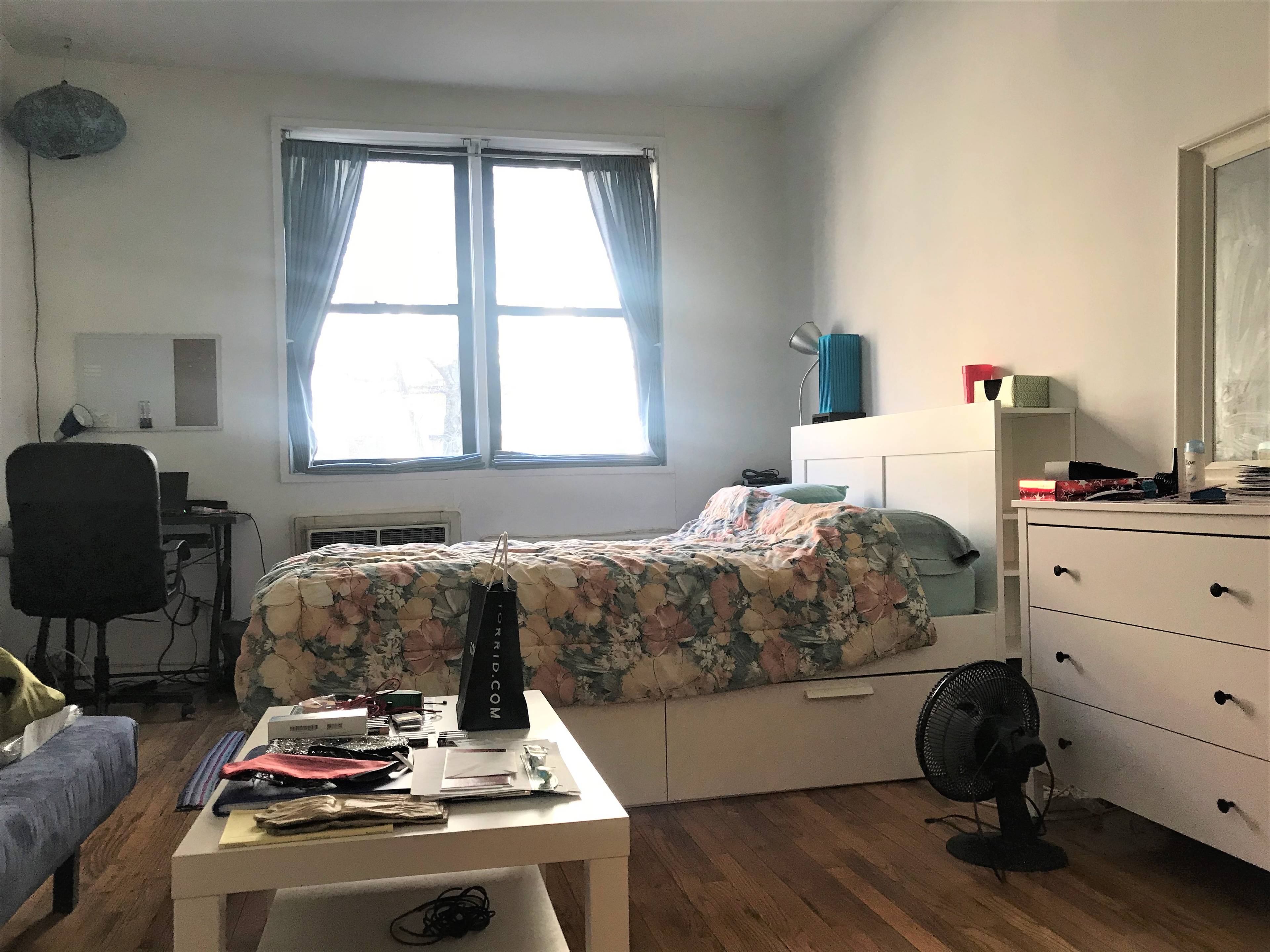 [UES] - ONE MONTH FREE, Oversized Studio, Large Separate Kitchen, High Ceilings, Pet Friendly, Laundry