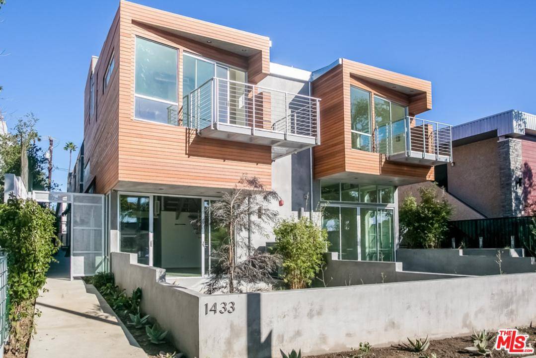 This contemporary architectural townhome creates an ideal living experience offering close proximity to all that Santa Monica has to offer