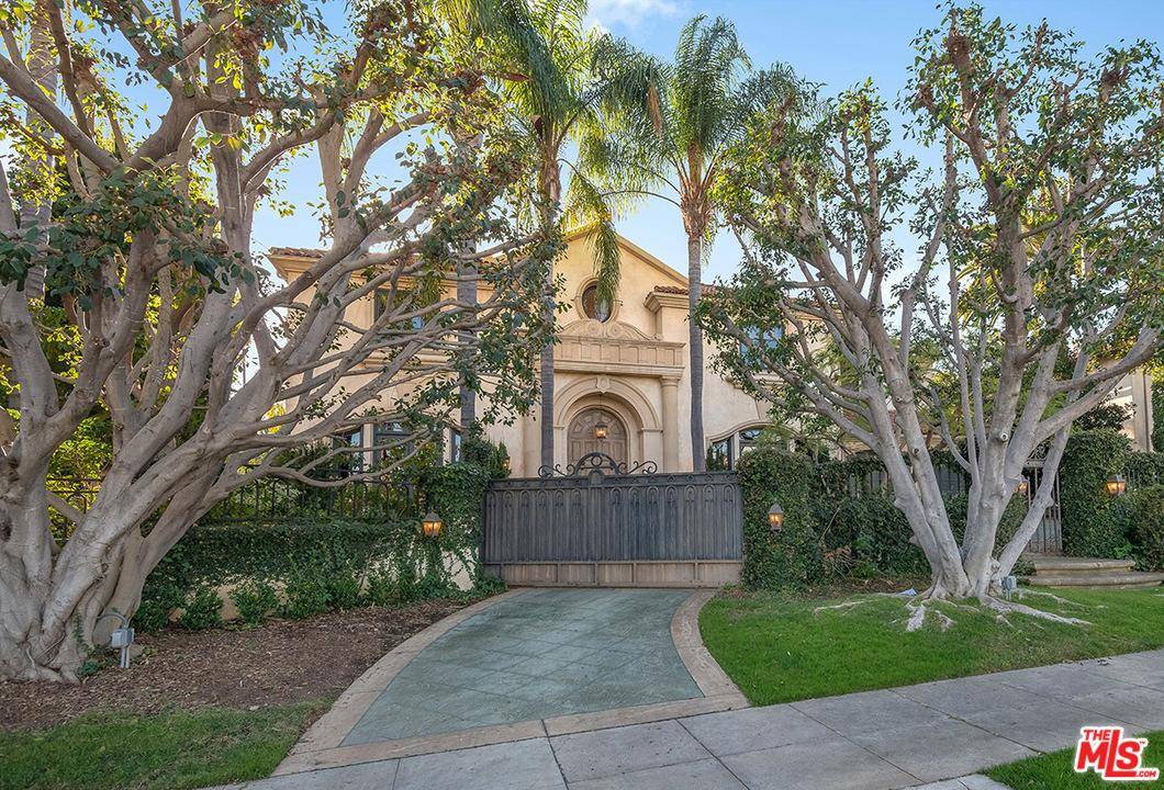 Exceptional Villa for lease located in the prime Beverly Hills Flats