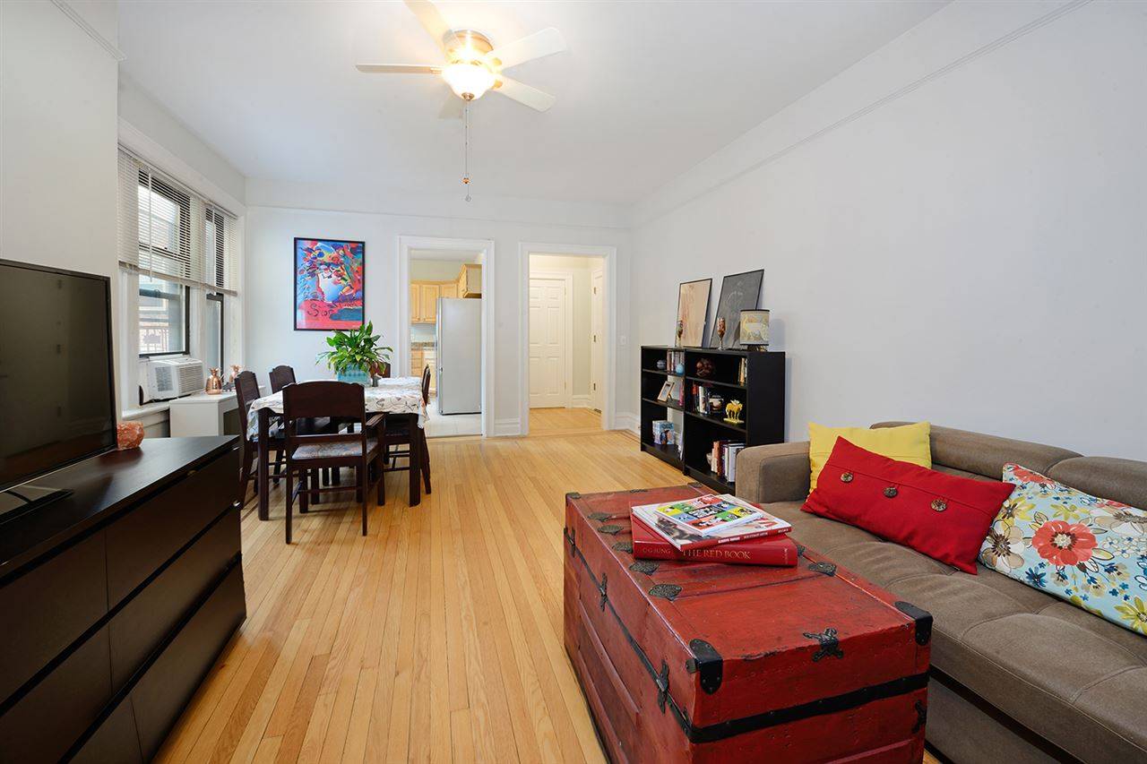 Elegant and bright one bedroom condo in a gorgeous McGinley Square