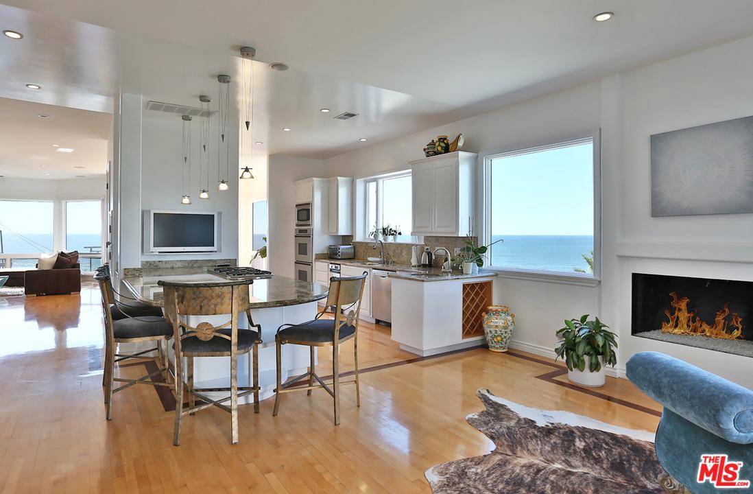 The epitome of California lifestyle - 4 BR Single Family Playa Del Rey Los Angeles