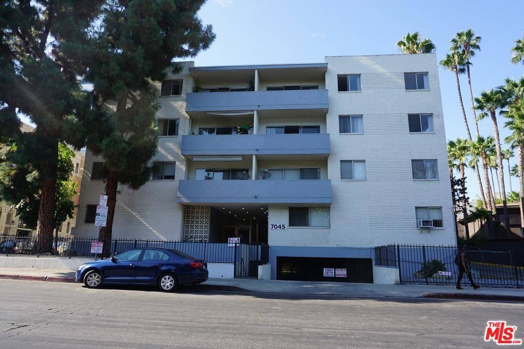 IN THE HEART OF HOLLYWOOD - 2 BR Condo Los Angeles