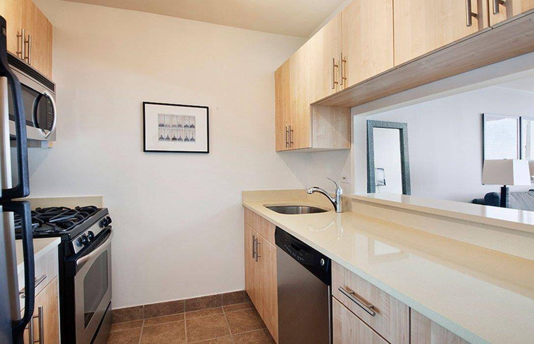 NO FEE!!! INCREDIBLE STUDIO LUXURY BUILDING HUDSON RIVER VIEWS IN HELL’S KITCHEN!!