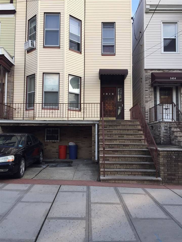 2 Spacious apts with bay windows - Multi-Family New Jersey
