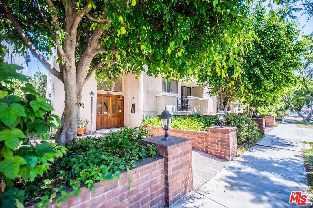 Ready for occupancy April 11 2018 this 2 bed 2 - 2 BR Condo Los Angeles