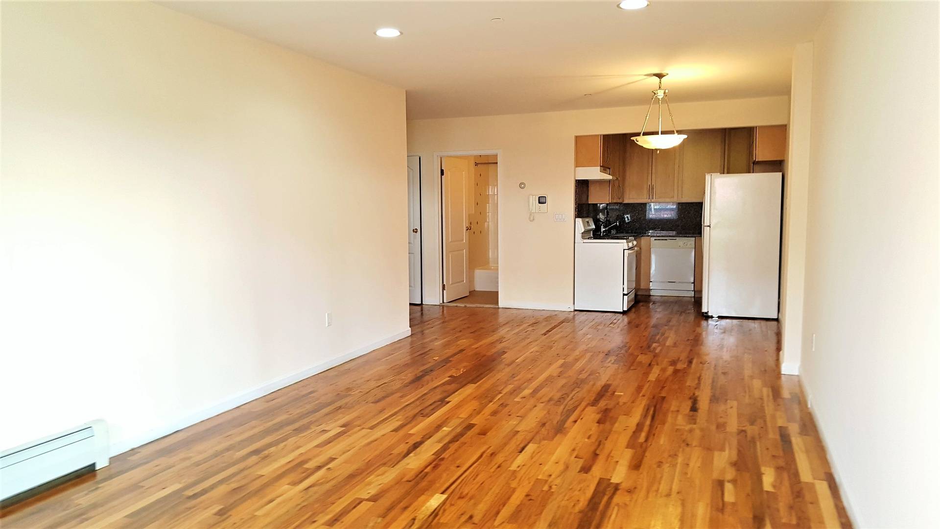 **NO FEE**  SIZE MATTERS!  MASSIVE 2BR IN A MODERN ELEVATOR BUILDING.