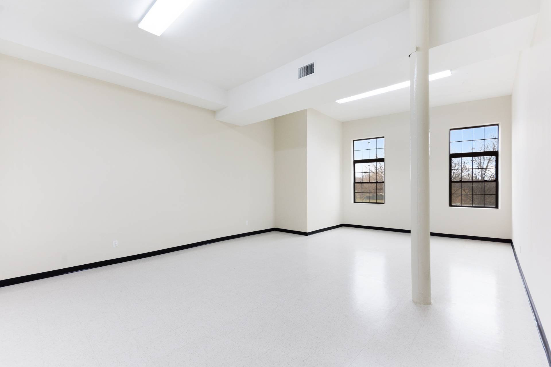 Bronx Commercial Lease: New Office Space in White Box Condition on E. Tremont Ave