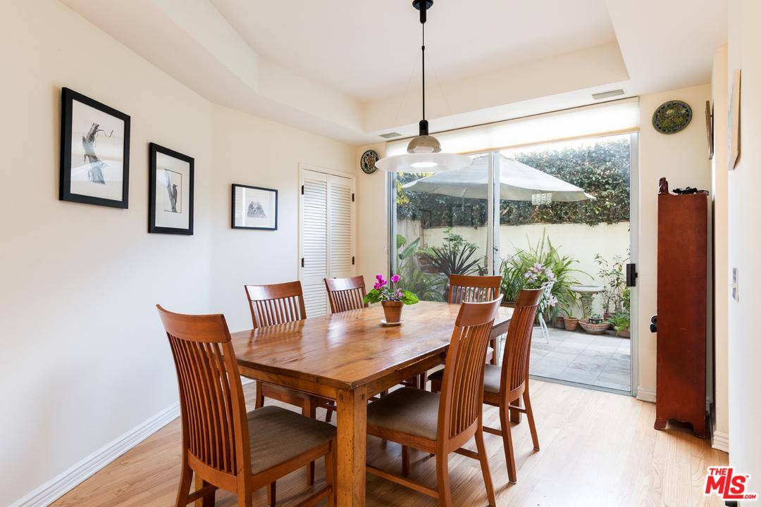Imagine coming home to this peaceful - 2 BR Townhouse Santa Monica Los Angeles